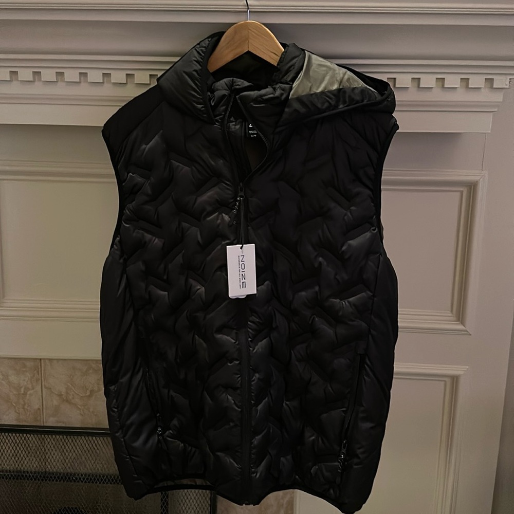 Noize puffer vest with hood